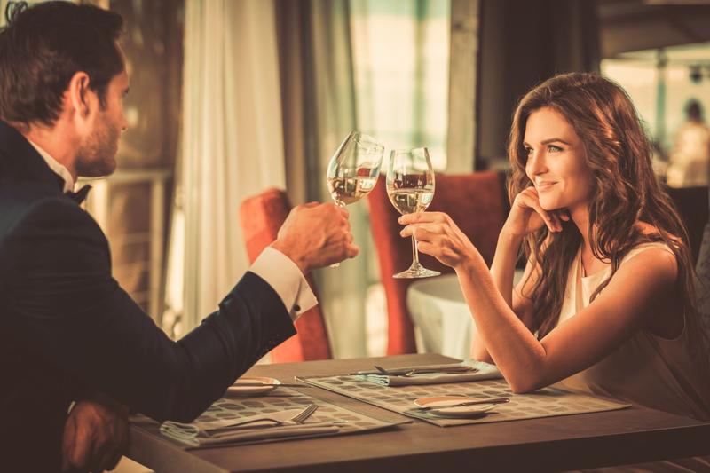 Dîner avec une escorte à Francfort : des compagnes de dîner de luxe pour des soirées raffinées